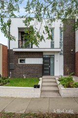https://images.listonce.com.au/custom/160x/listings/51-5-heversham-grove-greenvale-vic-3059/453/01915453_img_02.jpg?QrDLhN0qslM