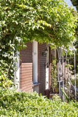 https://images.listonce.com.au/custom/160x/listings/51-first-street-parkdale-vic-3195/037/01473037_img_03.jpg?WXrcTXjMf3w