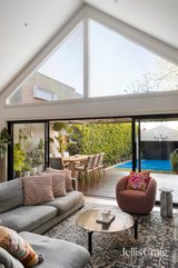 https://images.listonce.com.au/custom/160x/listings/51-martin-street-thornbury-vic-3071/524/01820524_img_05.jpg?xAdruz50x1U