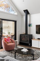 https://images.listonce.com.au/custom/160x/listings/51-martin-street-thornbury-vic-3071/524/01820524_img_09.jpg?AcKBwpxg8zQ