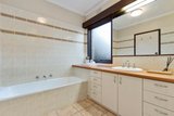 https://images.listonce.com.au/custom/160x/listings/51-olympus-drive-templestowe-lower-vic-3107/293/01743293_img_10.jpg?G5v4Z0AKgNo