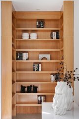 https://images.listonce.com.au/custom/160x/listings/5101-leveson-street-north-melbourne-vic-3051/125/01705125_img_08.jpg?J_iavRAimj0