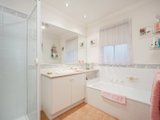 https://images.listonce.com.au/custom/160x/listings/511-ross-road-croydon-vic-3136/992/00620992_img_11.jpg?1epYzdpVtbk