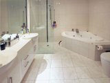 https://images.listonce.com.au/custom/160x/listings/5115-beach-street-port-melbourne-vic-3207/945/01793945_img_04.jpg?2DYXIyYXZN4