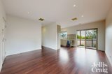 https://images.listonce.com.au/custom/160x/listings/5132-lebanon-street-strathmore-vic-3041/020/01971020_img_01.jpg?fuKbw6MnUnA