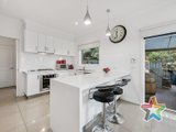 https://images.listonce.com.au/custom/160x/listings/514-thackeray-court-croydon-vic-3136/536/01525536_img_04.jpg?-49N_4gwi9w