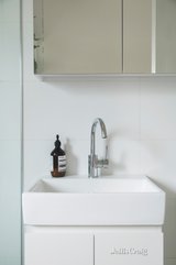 https://images.listonce.com.au/custom/160x/listings/5147-victoria-road-hawthorn-east-vic-3123/398/00889398_img_06.jpg?ZJPuhQ6ZyNI
