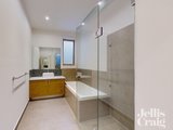 https://images.listonce.com.au/custom/160x/listings/516-lind-street-strathmore-vic-3041/515/01948515_img_05.jpg?NkA0fHd4VdM