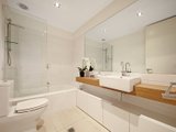 https://images.listonce.com.au/custom/160x/listings/517-pine-avenue-elwood-vic-3184/642/01794642_img_04.jpg?L3yRUf_EhAI