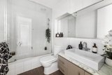 https://images.listonce.com.au/custom/160x/listings/5185-auburn-road-hawthorn-vic-3122/081/01906081_img_06.jpg?-GsWpac4FbM