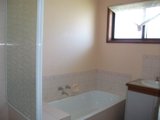 https://images.listonce.com.au/custom/160x/listings/519-adams-street-castlemaine-vic-3450/300/00616300_img_06.jpg?I50SCk16IEA