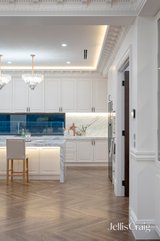 https://images.listonce.com.au/custom/160x/listings/52-alvie-road-mount-waverley-vic-3149/313/01809313_img_09.jpg?llNTNCPuXRY
