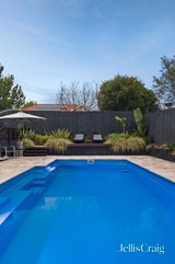 https://images.listonce.com.au/custom/160x/listings/52-chippewa-avenue-donvale-vic-3111/405/01881405_img_17.jpg?FhRxbUgGX0Q