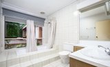 https://images.listonce.com.au/custom/160x/listings/52-rolloway-rise-chirnside-park-vic-3116/058/01705058_img_03.jpg?zY8Ha2_4qK0