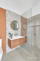 https://images.listonce.com.au/custom/160x/listings/529-pascoe-vale-road-pascoe-vale-vic-3044/957/01750957_img_11.jpg?ZHjcIVS0iMI