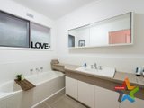 https://images.listonce.com.au/custom/160x/listings/53-pine-road-mooroolbark-vic-3138/514/01525514_img_09.jpg?GMyYNB15Jsc