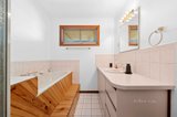 https://images.listonce.com.au/custom/160x/listings/53-westview-court-kyneton-vic-3444/990/01701990_img_11.jpg?HZqcI5tWuaM
