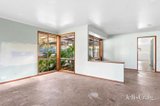 https://images.listonce.com.au/custom/160x/listings/53-white-avenue-romsey-vic-3434/792/01933792_img_04.jpg?pzfxuPwe7eU