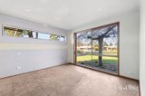 https://images.listonce.com.au/custom/160x/listings/53-white-avenue-romsey-vic-3434/792/01933792_img_08.jpg?sBmq4Jrt48U