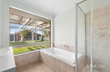 https://images.listonce.com.au/custom/160x/listings/53-white-avenue-romsey-vic-3434/792/01933792_img_11.jpg?LtSv-xGGIDQ