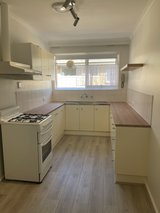 https://images.listonce.com.au/custom/160x/listings/53c-innellan-road-murrumbeena-vic-3163/423/01741423_img_05.jpg?nyWBMFhUrVk