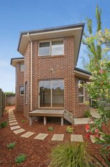 https://images.listonce.com.au/custom/160x/listings/54-6-cambridge-road-mooroolbark-vic-3138/292/00139292_img_05.jpg?INPEsIxlG94