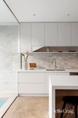 https://images.listonce.com.au/custom/160x/listings/54-derham-street-port-melbourne-vic-3207/016/01783016_img_15.jpg?w0EgbJzsso0