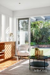 https://images.listonce.com.au/custom/160x/listings/54-finlay-street-albert-park-vic-3206/134/01939134_img_11.jpg?5_EvY52eJI0