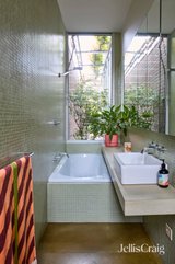 https://images.listonce.com.au/custom/160x/listings/54-mountfield-street-brunswick-vic-3056/986/01819986_img_12.jpg?qxnMg1K_rlw