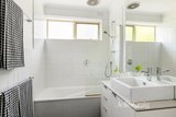 https://images.listonce.com.au/custom/160x/listings/5402-toorak-road-toorak-vic-3142/320/01905320_img_06.jpg?z4gRXybQ-UI