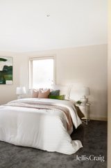 https://images.listonce.com.au/custom/160x/listings/541-st-clems-road-doncaster-east-vic-3109/739/01976739_img_12.jpg?yXWz18uptGQ