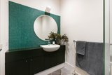 https://images.listonce.com.au/custom/160x/listings/5410-queen-street-melbourne-vic-3000/540/01733540_img_11.jpg?klJeJVi1aOc