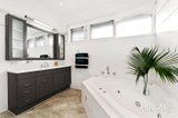 https://images.listonce.com.au/custom/160x/listings/5434-balcombe-road-beaumaris-vic-3193/302/01821302_img_06.jpg?_gLz_E2_HK0