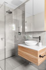 https://images.listonce.com.au/custom/160x/listings/54a-glenola-road-chelsea-vic-3196/908/01724908_img_15.jpg?QN52fjRT8bk