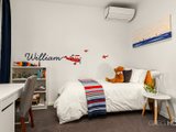 https://images.listonce.com.au/custom/160x/listings/55-albert-street-port-melbourne-vic-3207/097/01090097_img_09.jpg?-DLTdNwiLUY