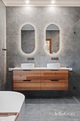 https://images.listonce.com.au/custom/160x/listings/55-maple-street-blackburn-vic-3130/205/01928205_img_16.jpg?BEKEpbjOkZY