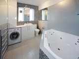 https://images.listonce.com.au/custom/160x/listings/553a-tennyson-street-elwood-vic-3184/034/01794034_img_04.jpg?pc5KOYvcLzw