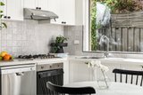 https://images.listonce.com.au/custom/160x/listings/557-southey-street-elwood-vic-3184/538/01794538_img_07.jpg?U1nyYD0Q1Sc