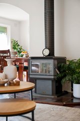 https://images.listonce.com.au/custom/160x/listings/56-bimbadeen-drive-mooroolbark-vic-3138/861/01680861_img_04.jpg?OyE7P9nrN4o