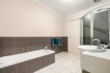 https://images.listonce.com.au/custom/160x/listings/56-epsom-road-kensington-vic-3031/730/01266730_img_09.jpg?7EH5x9_vR0s