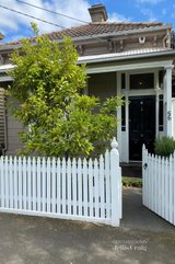 https://images.listonce.com.au/custom/160x/listings/56-finlay-street-albert-park-vic-3206/087/01140087_img_01.jpg?dpWN0Itlq_c