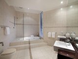 https://images.listonce.com.au/custom/160x/listings/56-narrak-road-balwyn-vic-3103/952/01684952_img_07.jpg?SYLCY8vRrlQ