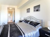 https://images.listonce.com.au/custom/160x/listings/56352-canterbury-road-st-kilda-vic-3182/066/01794066_img_06.jpg?jOv5njLrID4