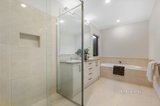 https://images.listonce.com.au/custom/160x/listings/57-doynton-parade-mount-waverley-vic-3149/202/01160202_img_09.jpg?jfgJ72dl1UY