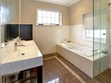 https://images.listonce.com.au/custom/160x/listings/57-marine-parade-elwood-vic-3184/433/01793433_img_04.jpg?KCiF-9vZSHQ