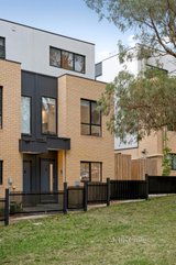 https://images.listonce.com.au/custom/160x/listings/571-anderson-street-lilydale-vic-3140/326/01678326_img_15.jpg?_ZTg71vHjwE
