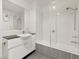 https://images.listonce.com.au/custom/160x/listings/571-domville-avenue-hawthorn-vic-3122/221/01685221_img_06.jpg?ORtKpnGot2A