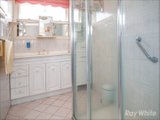 https://images.listonce.com.au/custom/160x/listings/576-blackburn-road-glen-waverley-vic-3150/787/01658787_img_06.jpg?azGCRD8psC8