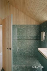 https://images.listonce.com.au/custom/160x/listings/58-christmas-street-northcote-vic-3070/789/01751789_img_16.jpg?LFYhCrKeMHw