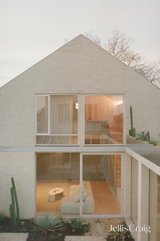 https://images.listonce.com.au/custom/160x/listings/58-christmas-street-northcote-vic-3070/789/01751789_img_23.jpg?jJ6lTujFwwI